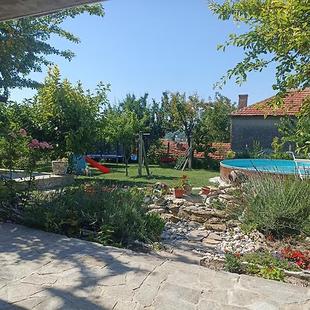Apartmán Stai Za Gosti Bazdarovi Bjala Exteriér fotografie